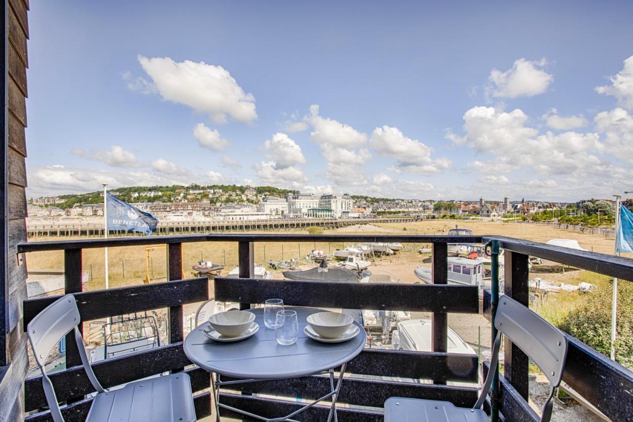 La Rev'Rie - Vue Sur Mer Avec Balcon Deauville Exterior foto